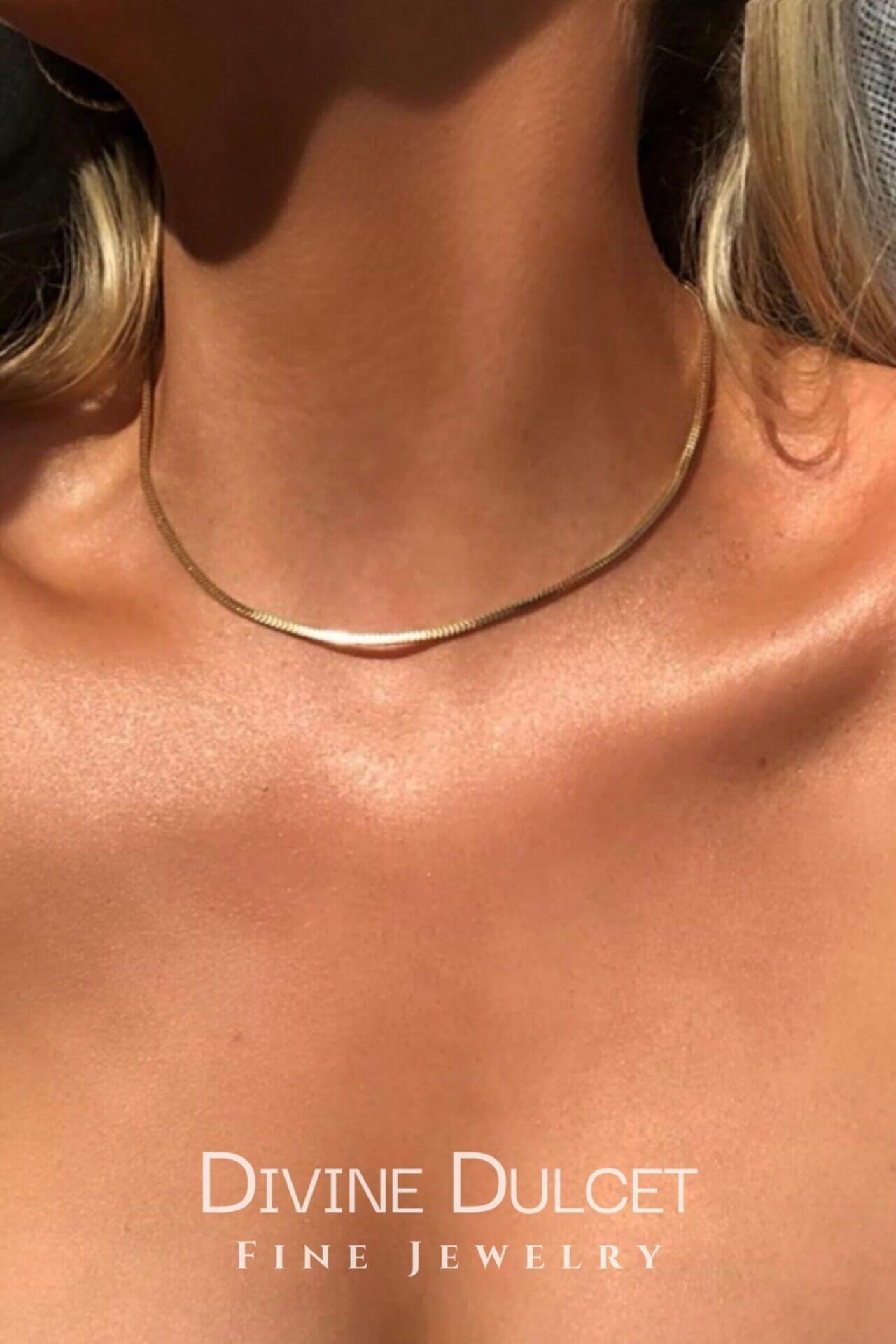 18 Karats Flat Chain Choker